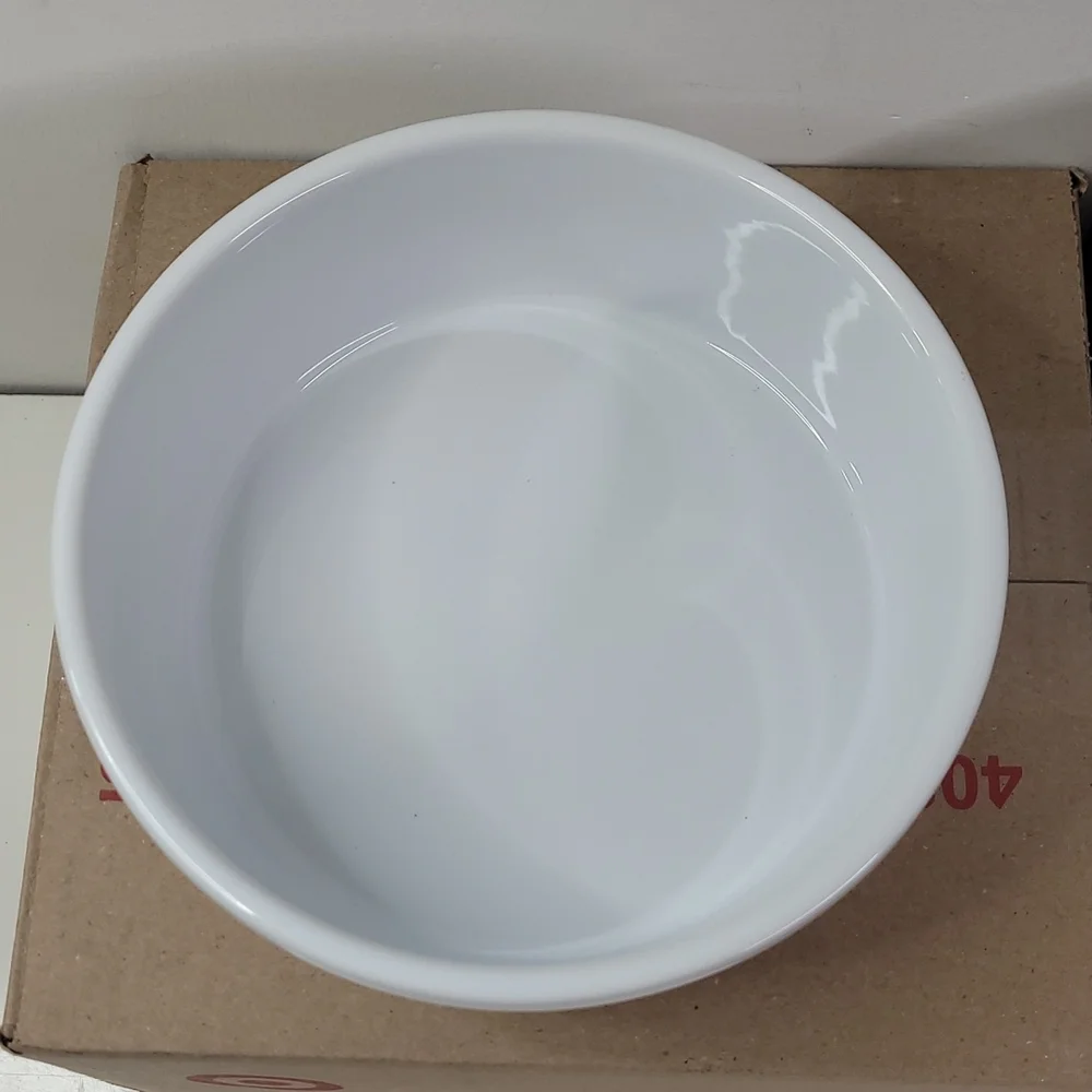 New! White 6 Cup Textured Stoneware Food or Water Bowl with Non-Skid Bottom Grip